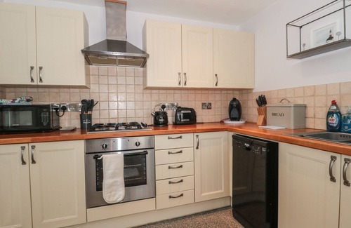 Chardstock Cottage | THE LINHAY, family friendly, with a garden in Chardstock, Devon