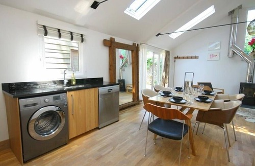 Little Coxwell Cottage | THE LINHAY, pet friendly, character holiday cottage in Faringdon