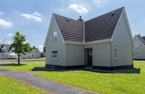 Lahinch House | The Links 16, Amazing Location- Food, Drinks, Surf, & Golf 16