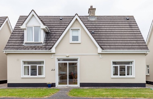 Lahinch House | The Links 23, Great Location for Great Surf!