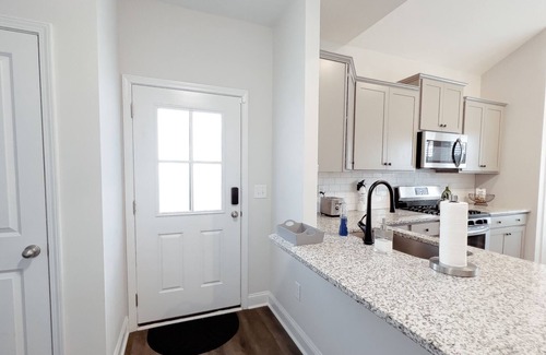 Fayetteville House | The Lion's Den- a Family & Pet-friendly home w/Massaging Bed, Fireplace & Games,