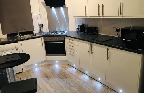 Port Glasgow Apartment | THE LION’S REST - BOUTIQUE APARTMENT SUITE.