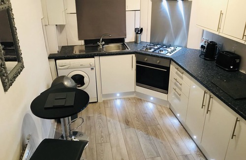 Port Glasgow Apartment | THE LION’S REST - BOUTIQUE APARTMENT SUITE.