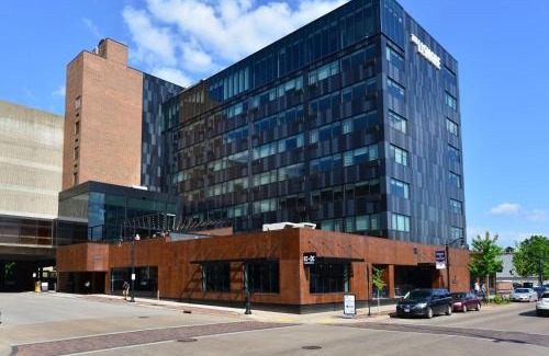 Downtown Eau Claire Hotel | The Lismore Hotel Eau Claire - a DoubleTree by Hilton