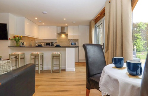 Cowbeech Cottage | THE LITTLE ACORNS, country holiday cottage in Herstmonceux