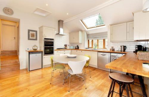 Bath Apartment | The Little Barn @ Bath With LARGE Hot Tub