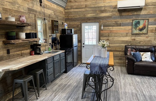 Mountain View House | The Little Barn on the Hill.NEW! min. from town. Great back porch view w/Loft