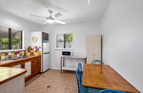 Marcoola Apartment | "The Little Blue Shack" - Marcoola Granny Flat