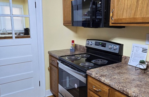 Russell Springs House | The Little Brown Cottage is a 1950's, two bedroom cottage in town with one bath.