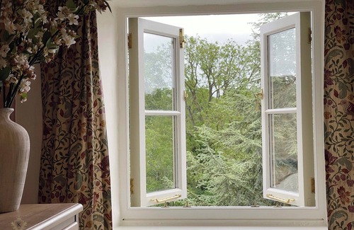 West Tanfield Cottage | The Little Chantry 14th Century Cottage Hot Tub Pet Friendly