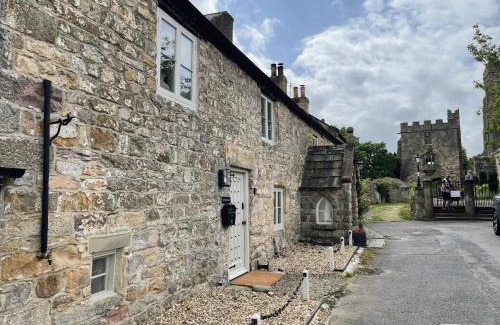 West Tanfield House | The Little Chantry - Hot Tub, Riverside, Pet Friendly