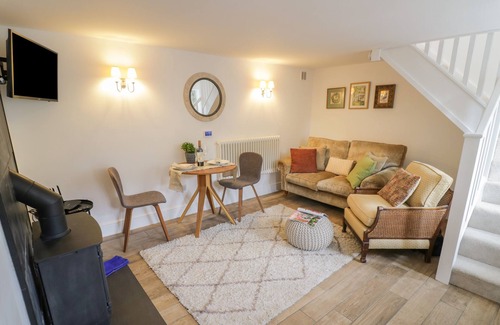 Sibford Gower Cottage | THE LITTLE COTTAGE, romantic, character holiday cottage in Swalcliffe