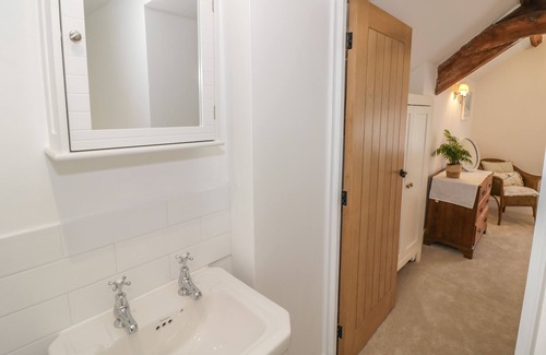 Sibford Gower Cottage | THE LITTLE COTTAGE, romantic, character holiday cottage in Swalcliffe