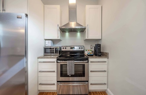 Fountain Square House | The Little Cottage - Backyard - Walk to FSQ