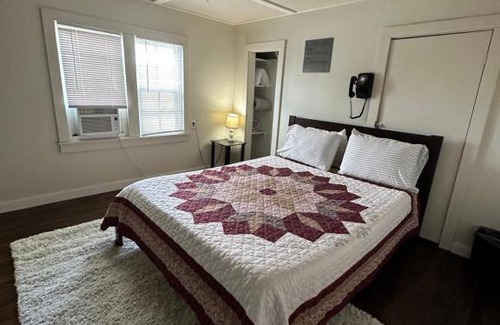 Russell Springs Villa | The Little FarmHouse