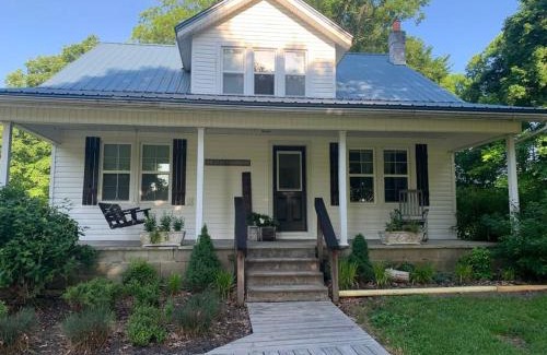 Russell Springs Villa | The Little FarmHouse