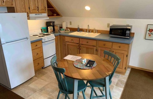 West Yellowstone Apartment | The Little Green Apt. cute, cozy and lots of light. Perfect for 2 or solo