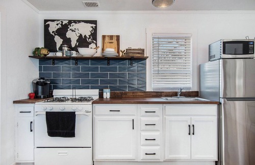 Mission House | The Little House: Cozy Home in Overland Park