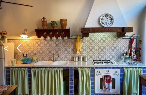 Castelbuono House | The Little House in the Courtyard, cozy vacation home with private courtyard in the center