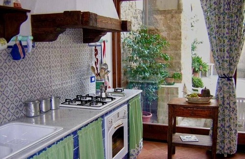 Castelbuono House | The Little House in the Courtyard, cozy vacation home with private courtyard in the center