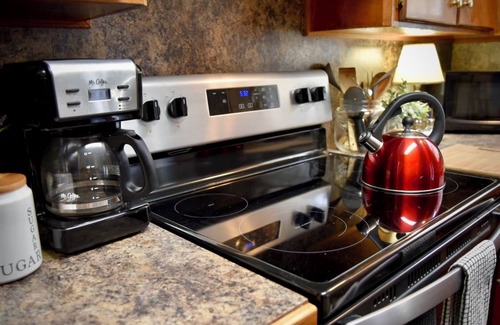 Texarkana House | The Little House on Pecan with parking for boats or trailers