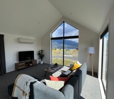 Te Anau House | The Little Lake House