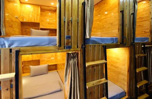 Cat Hai Hostel | The Little Leaf Hostel - Restaurant and Rooftop Bar