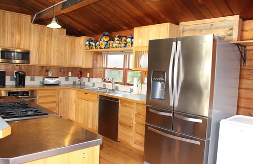Lacey Cabin | The Little Lodge 3 bed 1 1/2 bath" private 100' no bank lakefront with dock