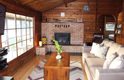 Lacey Cabin | The Little Lodge 3 bed 1 1/2 bath" private 100' no bank lakefront with dock
