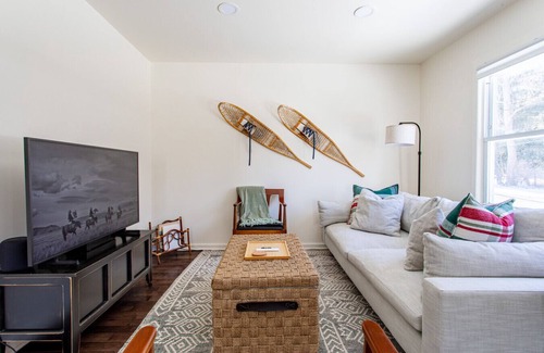 Livingston Manor Apartment | The Little Manor House