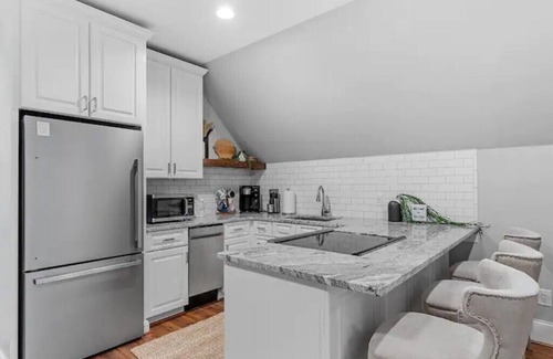 North Raleigh House | The Little Oak City Sanctuary. Centrally Located