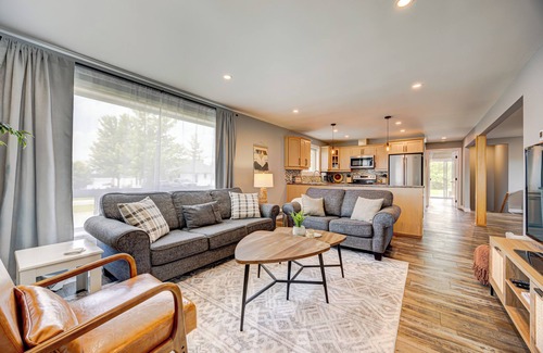 Fenelon Falls House | The Little Red Cottage - Ideal for long stays!