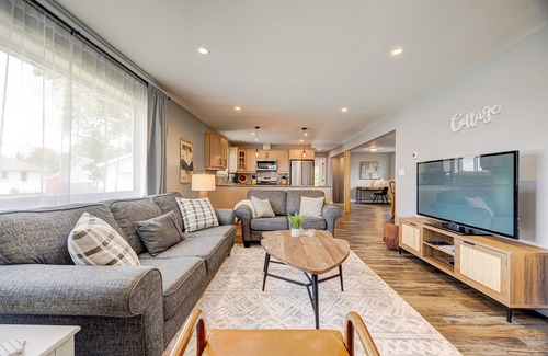 Fenelon Falls House | The Little Red Cottage - Ideal for long stays!