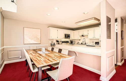 Copper Mountain Village Condo | 🎿The Little Red Ski Haus