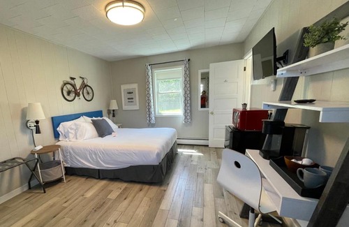 Mount Horeb Hotel | The Little Village