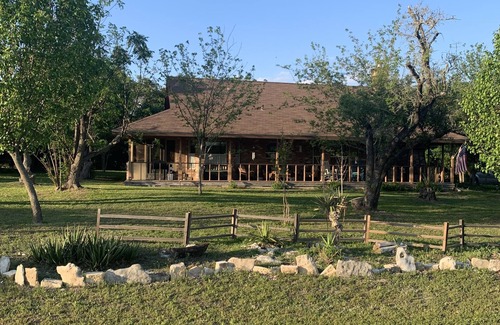 Salado House | The Live Oak Home: private area with song birds, wildlife and bright stars.