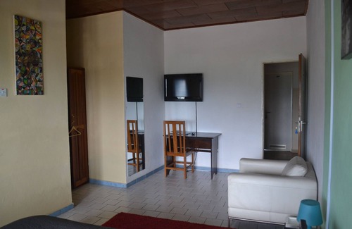 Bonadikombo Hotel | The LK Hotel