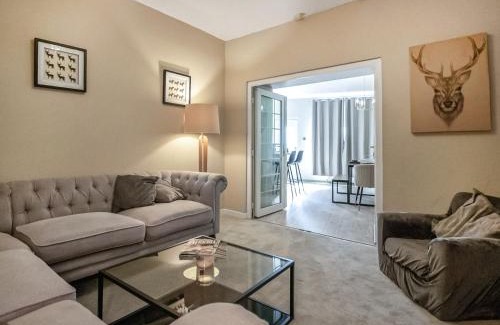 Troon House | The Loans Inn Cottage