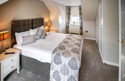 Troon House | The Loans Inn Cottage