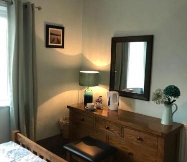 Marloes Hotel | The Lobster Pot