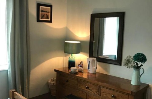 Marloes Hotel | The Lobster Pot