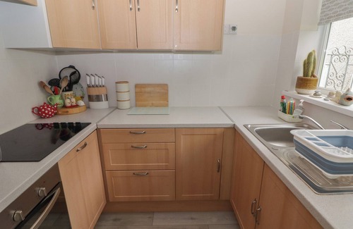 Crynant Cottage | THE LOBSTER POT, pet friendly, luxury holiday cottage in Oxwich