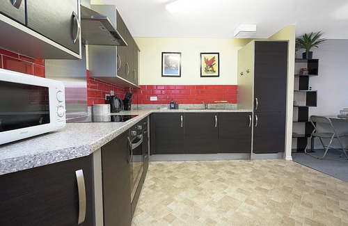 Restalrig Apartment | The Lochend Two Bedroom Residence is a bright spacious apartment in Edinburgh.