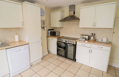 Gloucester Cottage | THE LOCK HOUSE, pet friendly, character holiday cottage in Gloucester