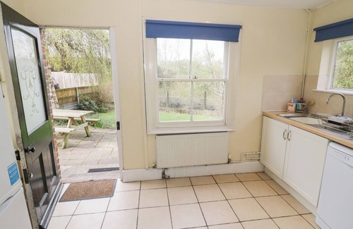 Gloucester Cottage | THE LOCK HOUSE, pet friendly, character holiday cottage in Gloucester