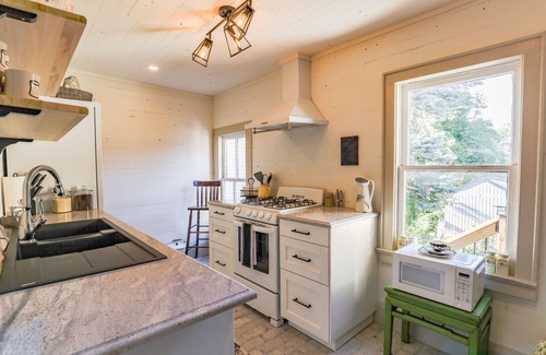 Port Colborne Apartment | The Locktender's House
