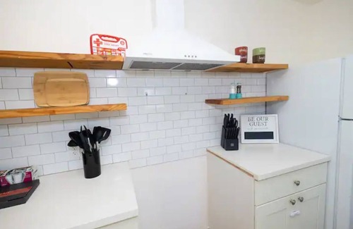 Harbor Apartment | The Locust Landing, 10 Minutes to Beach, AC, Private Parking, 2 Bedrooms, Fits 5