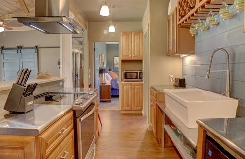 Amenia Cabin | The Lodge- 3-bedroom with WiFi, AC and pool in gorgeous Amenia