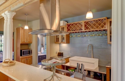 Amenia Cabin | The Lodge- 3-bedroom with WiFi, AC and pool in gorgeous Amenia