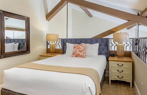 French Quarter Resort | The Lodge Alley Inn in the heart of Charleston!